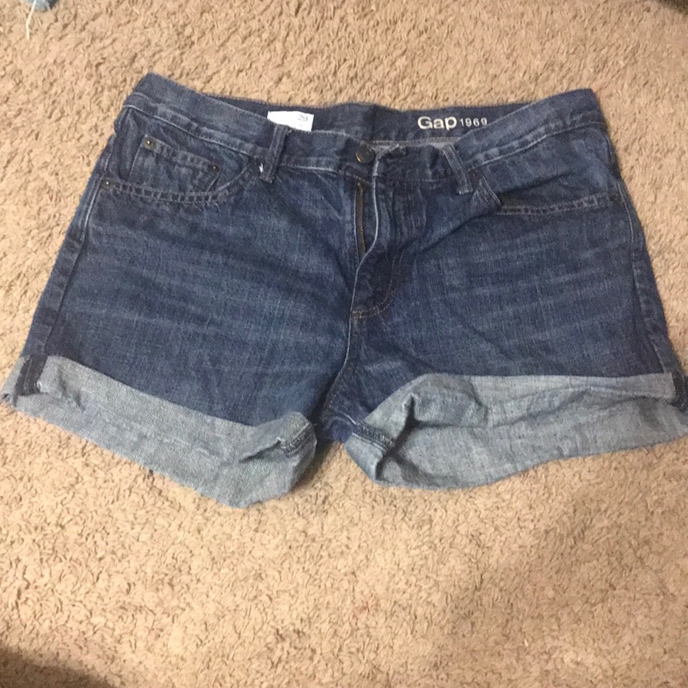 EUC - Gap Sexy Boyfriend Shorts - Size 29r